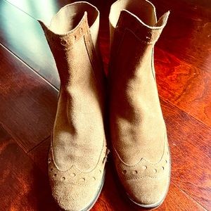 Beautiful Zara Basic ankle suede boot